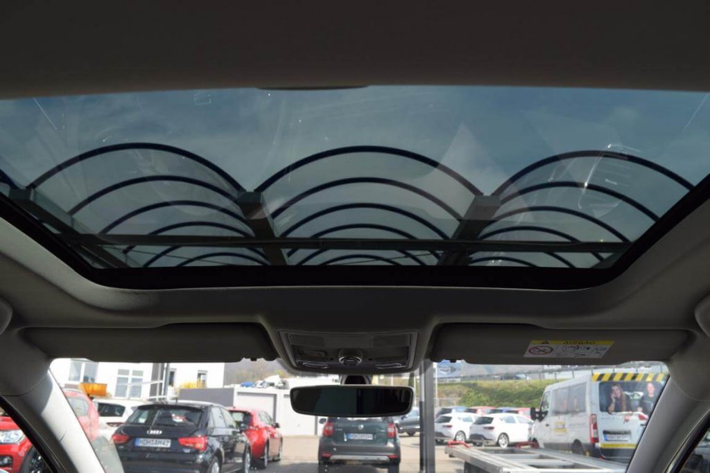 <a class="hover-galery-lb" 
href="https://www.milde-autohaus.de/wp-content/uploads/2021/09/Seat-Leon-06687M-weiss-14.jpg”> 
„Let the sunshine in“ ist ab sofort mit dem Seat Leon FR Panoramadach möglich.</a>