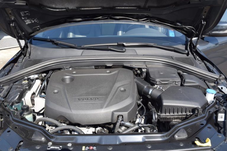 <a class="hover-galery-lb" 
href="https://www.milde-autohaus.de/wp-content/uploads/2021/09/Volvo-XC60-16879M-grau-23-768x512-1.jpg"> 
Hier sehen Sie den Motor eines Volvo XC60 D4
</a>