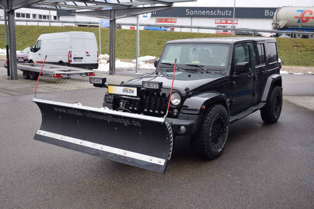 Jeep Wrangler Schneeräumfahrzeug mit Milde-Schneeschild aus Eigenfertigung (24)
