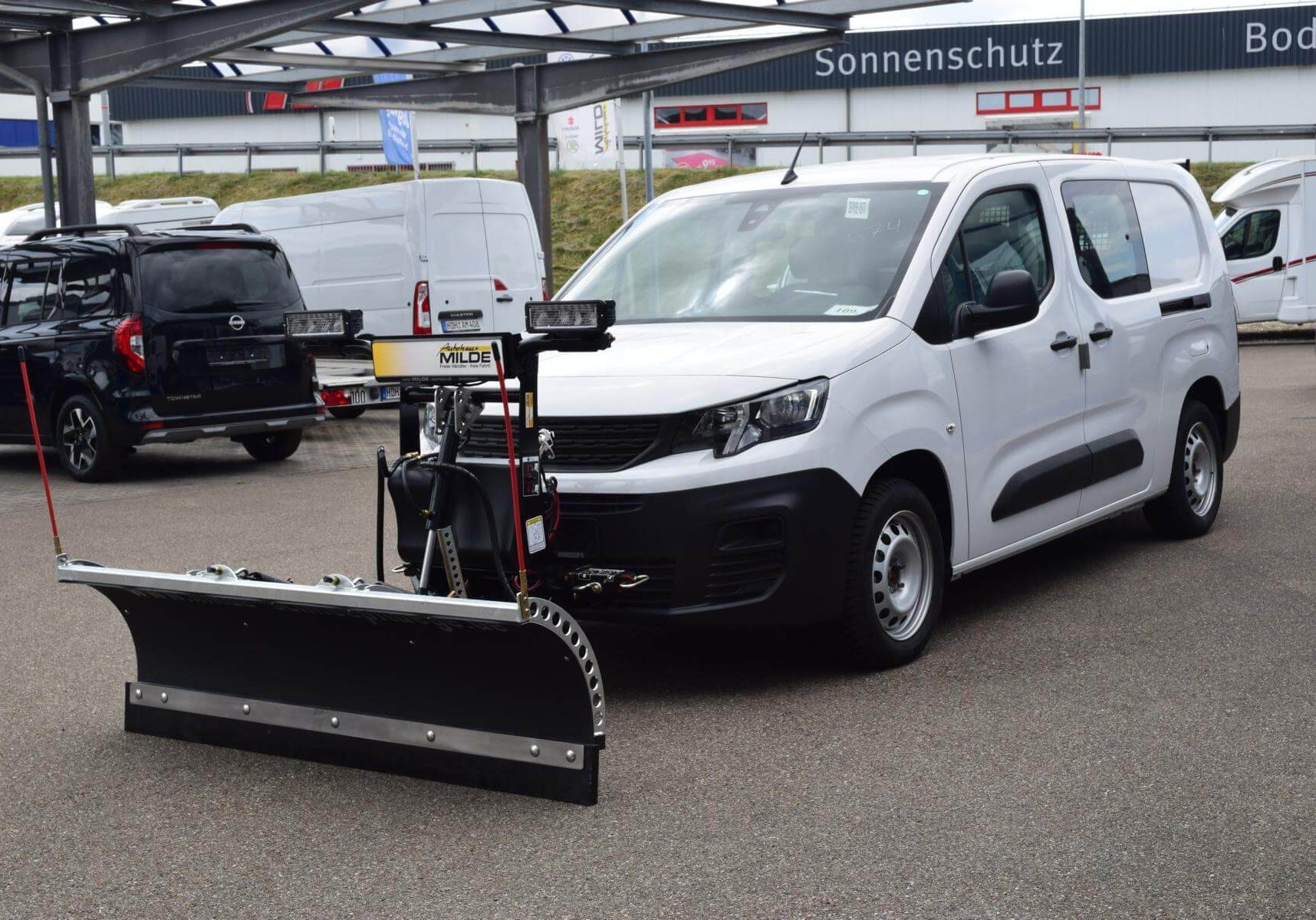 Peugeot Partner Winterdienstfahrzeug mit Milde-Schneeschild